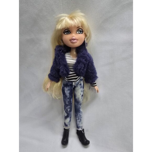 Bratz Doll Cloe Xpress It! Fashion Doll MGA 2011 - Picture 2 of 9